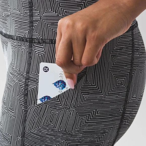 Lululemon size 2 crop leggings. Excellent condition - Picture 8 of 8